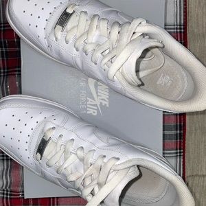 Brand new womens Air Force 1 shoes brand new only worn once! Comes with box!